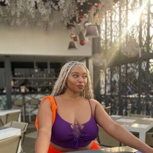 V point laced crop top